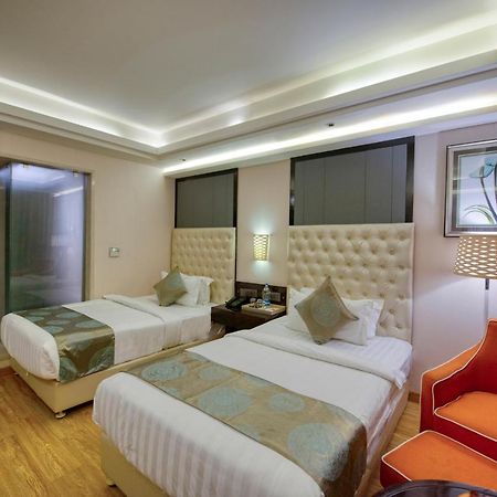 OM Clarks Inn Raebareli Bagian luar foto