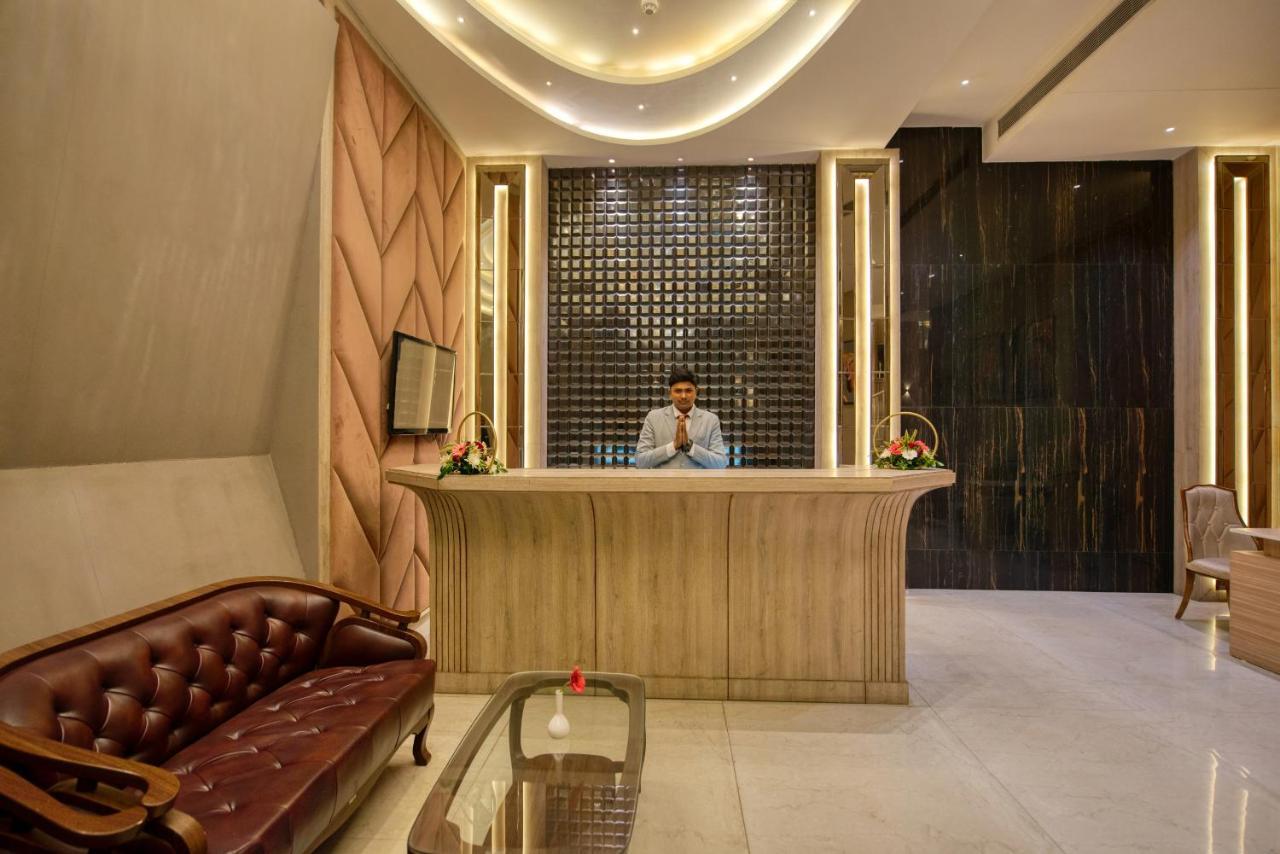 OM Clarks Inn Raebareli Bagian luar foto