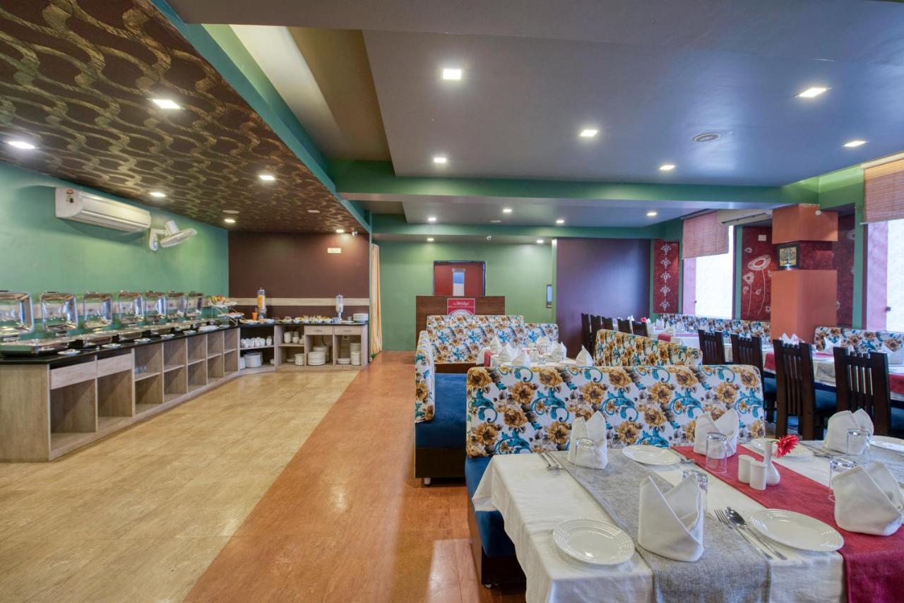 OM Clarks Inn Raebareli Bagian luar foto