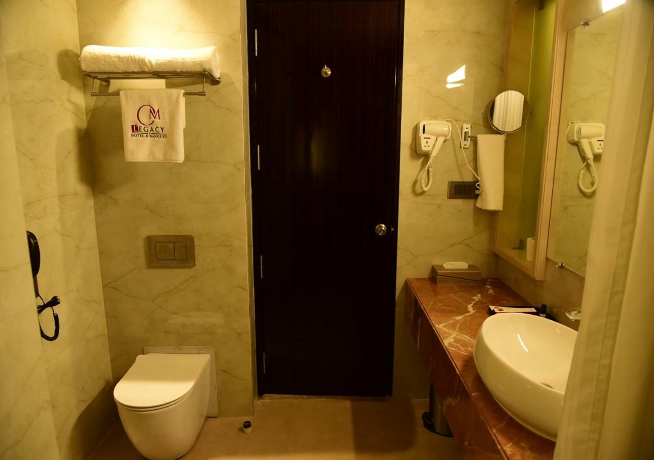 OM Clarks Inn Raebareli Bagian luar foto