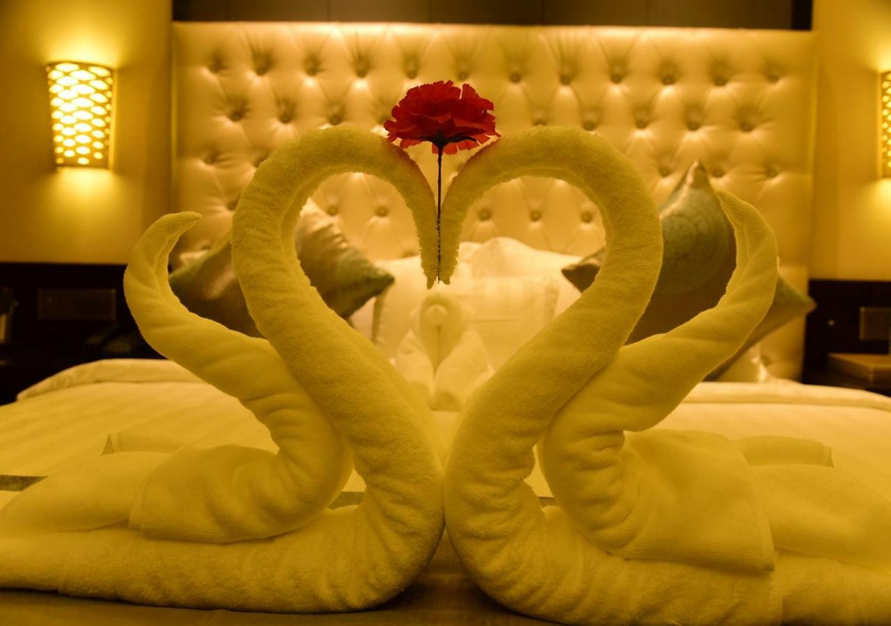 OM Clarks Inn Raebareli Bagian luar foto